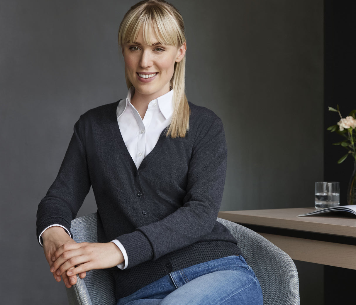 RUSSELL WOMEN'S V-NECK KNITTED CARDIGAN