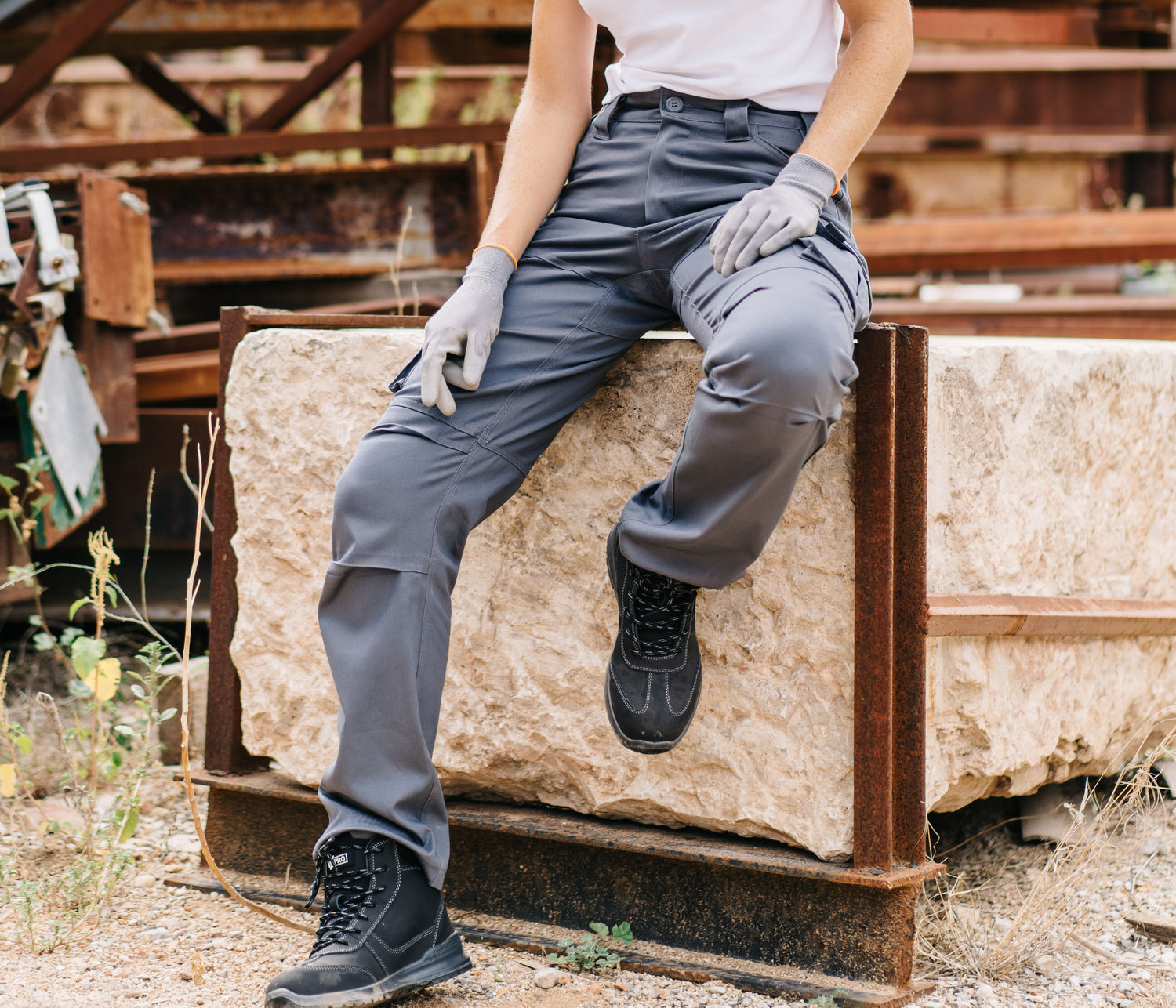 VELILLA MULTI-POCKET STRETCH COTTON TROUSERS