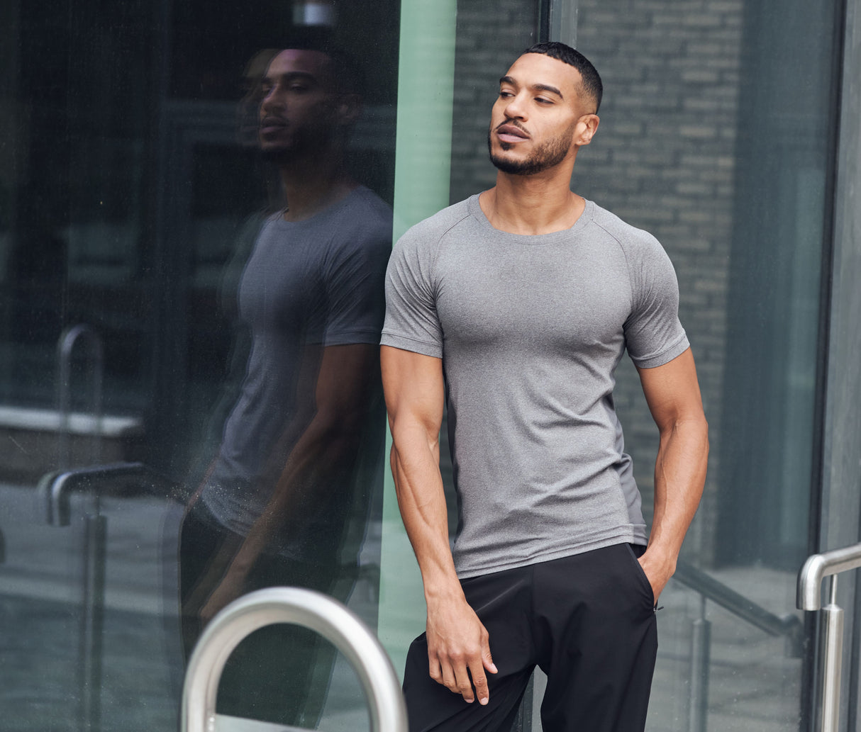 TOMBO MEN'S SLIM FIT T-SHIRT