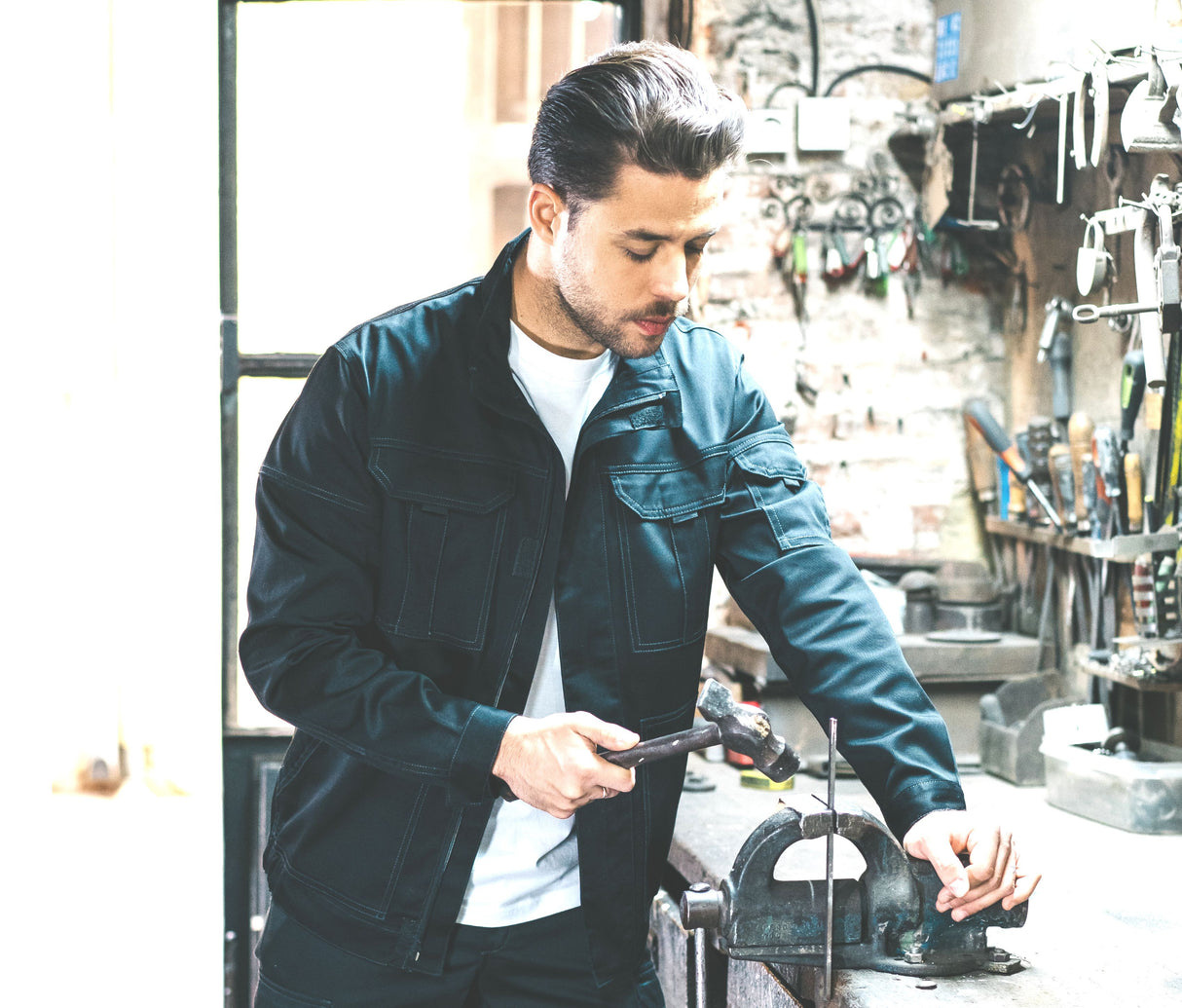 Multi-pocket stretch jacket